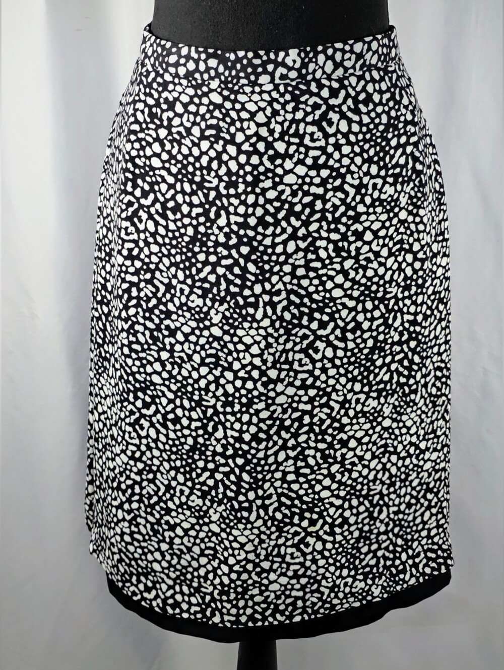 Liz Claiborne Black White Animal Print Pencil Skirt Size 8 EUC